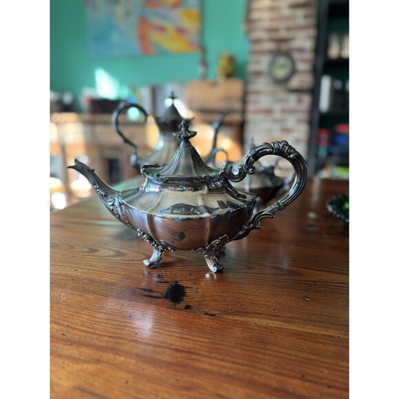 Reed & Barton Victorian Line Hollow are 3 Piece Silver Plate Coffee Tea Set - Picture 16 of 16